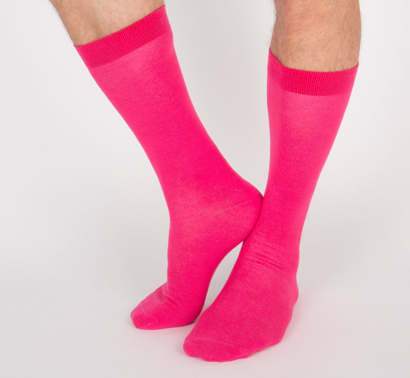 Rose framboise, une paire de socquettes rose pour homme et femme